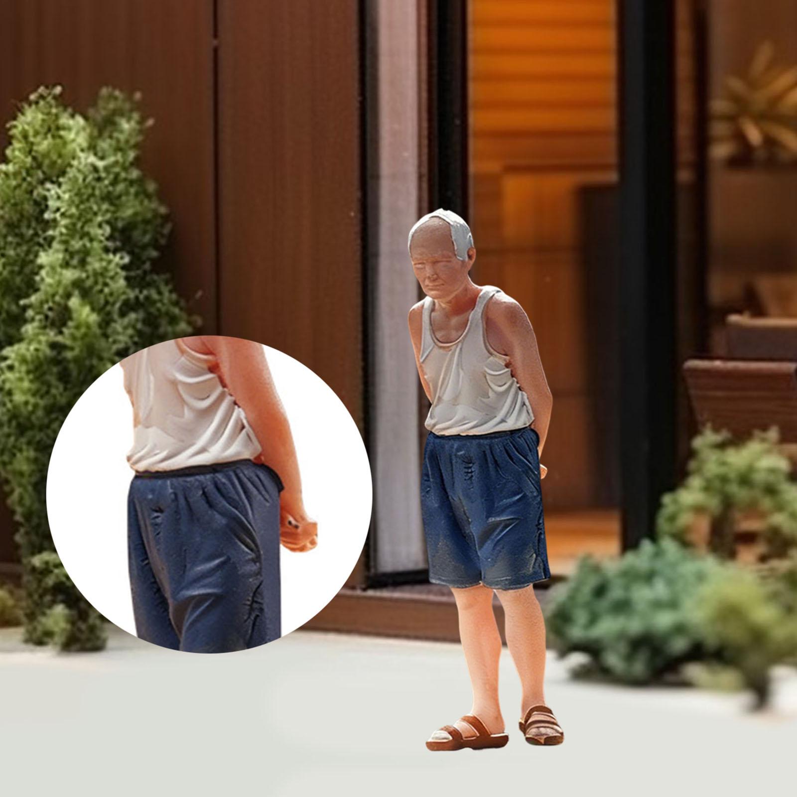 Photography Of A Man - 1:64 스케일 노인 미니어처 피규어 미니